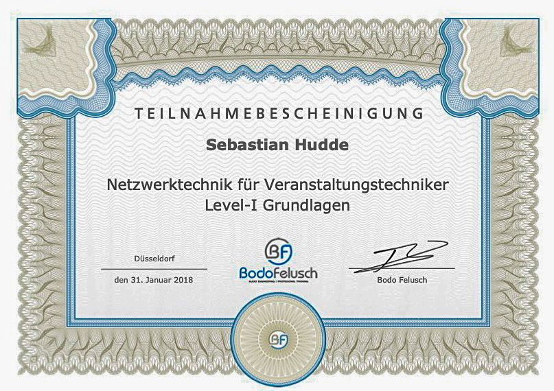Mehrspuraufnahme eines Bandprojekts mit DAW im Hintergrund.